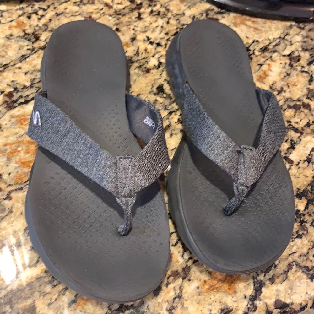 Sketchers black sandals